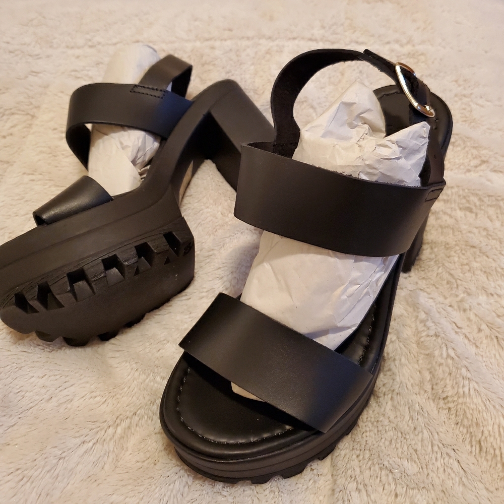 Platform Sandals - Picture 2 of 4